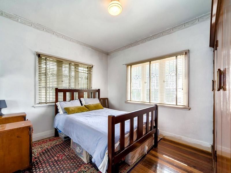 54 Junction Road, Morningside QLD 4170