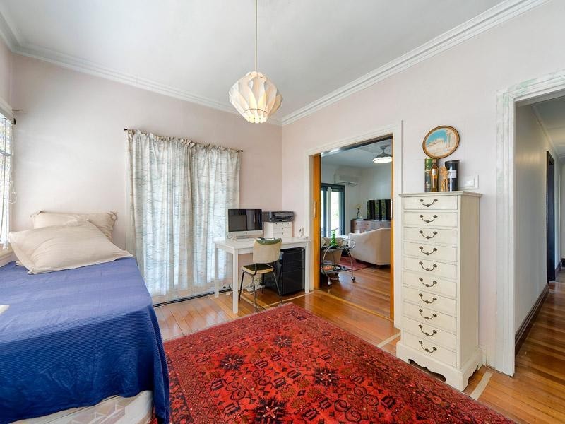 54 Junction Road, Morningside QLD 4170