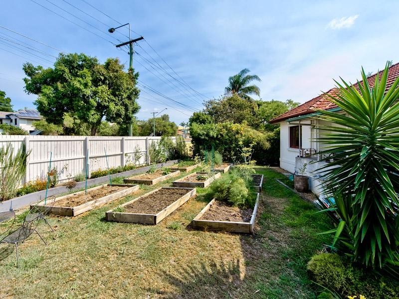 54 Junction Road, Morningside QLD 4170