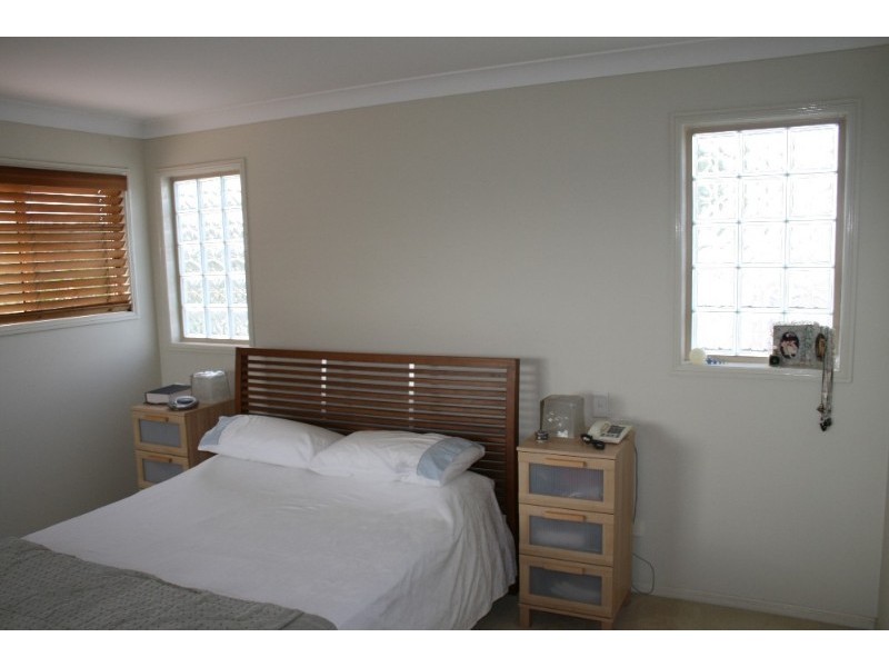17 Favril Street, Cannon Hill QLD 4170
