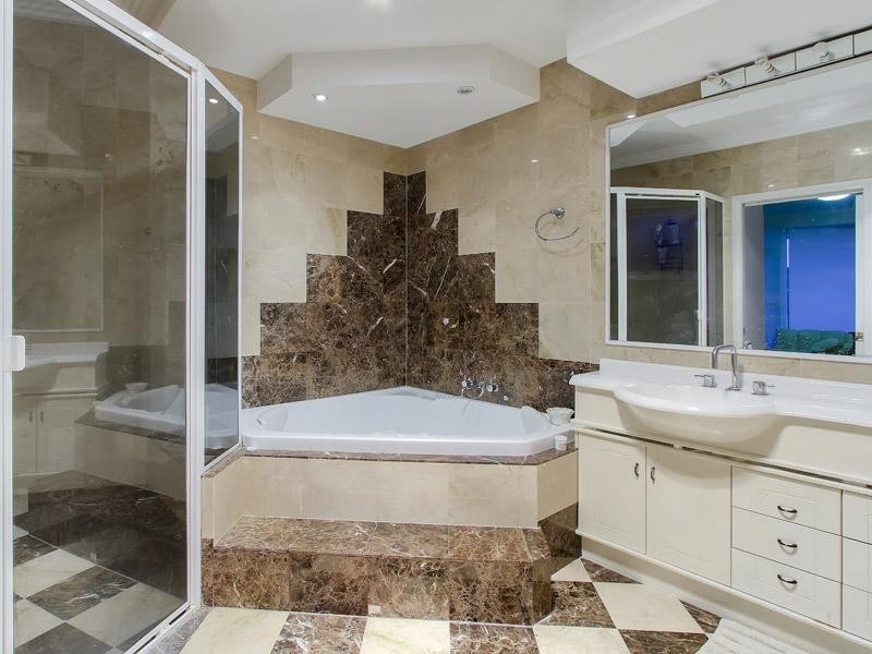 5 Tappin Court, Carindale QLD 4152