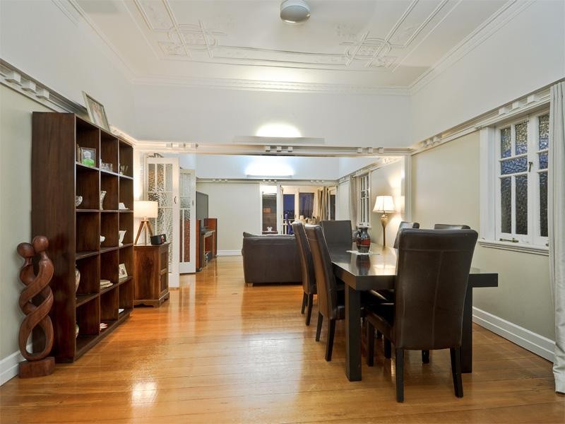 12 Cawmore Road, Hawthorne QLD 4171