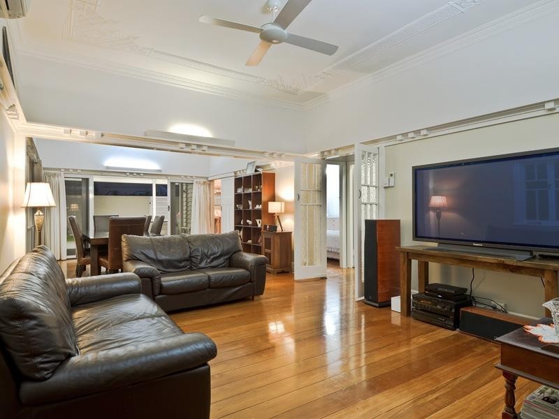 12 Cawmore Road, Hawthorne QLD 4171