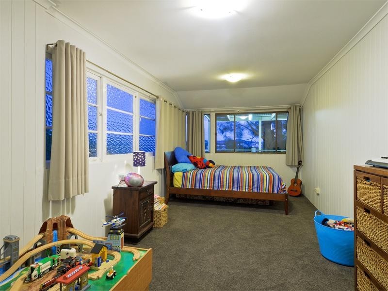 12 Cawmore Road, Hawthorne QLD 4171