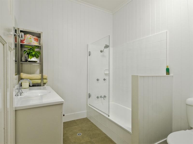 12 Cawmore Road, Hawthorne QLD 4171