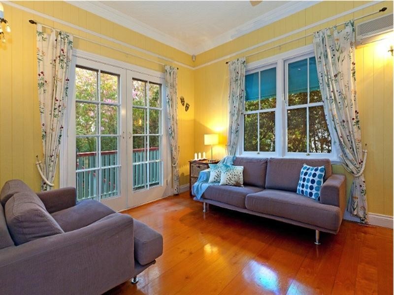 25 Power Street, Norman Park QLD 4170