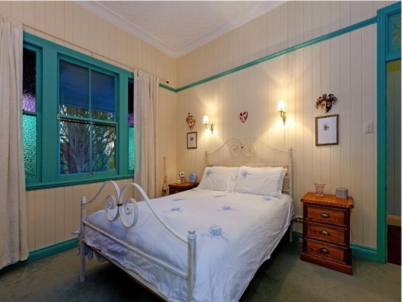 25 Power Street, Norman Park QLD 4170