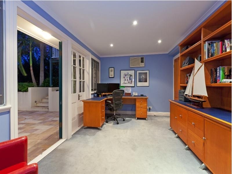 25 Power Street, Norman Park QLD 4170