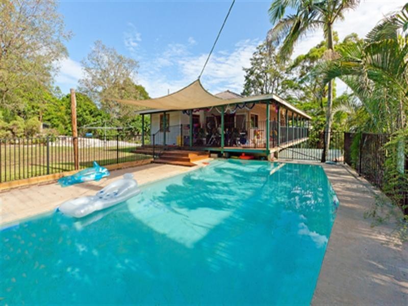 1 Isis Crescent, Seven Hills QLD 4170