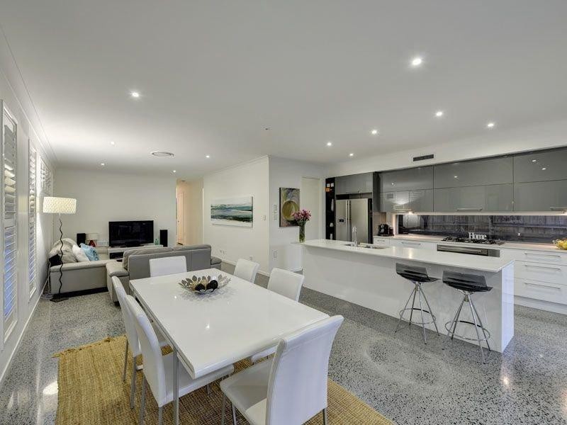 15 Windemere Avenue, Morningside QLD 4170