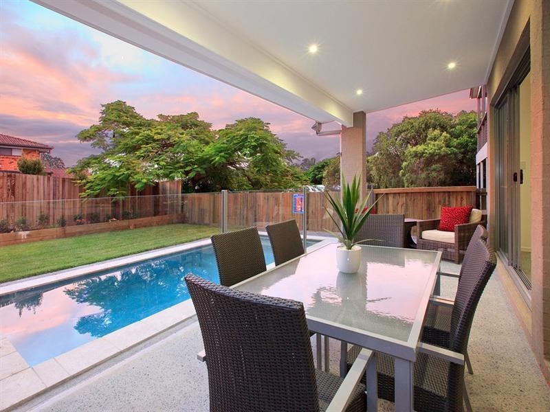 15 Windemere Avenue, Morningside QLD 4170