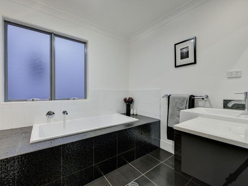 15 Windemere Avenue, Morningside QLD 4170