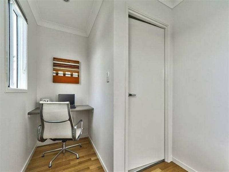 42 Dover Street, Hawthorne QLD 4171