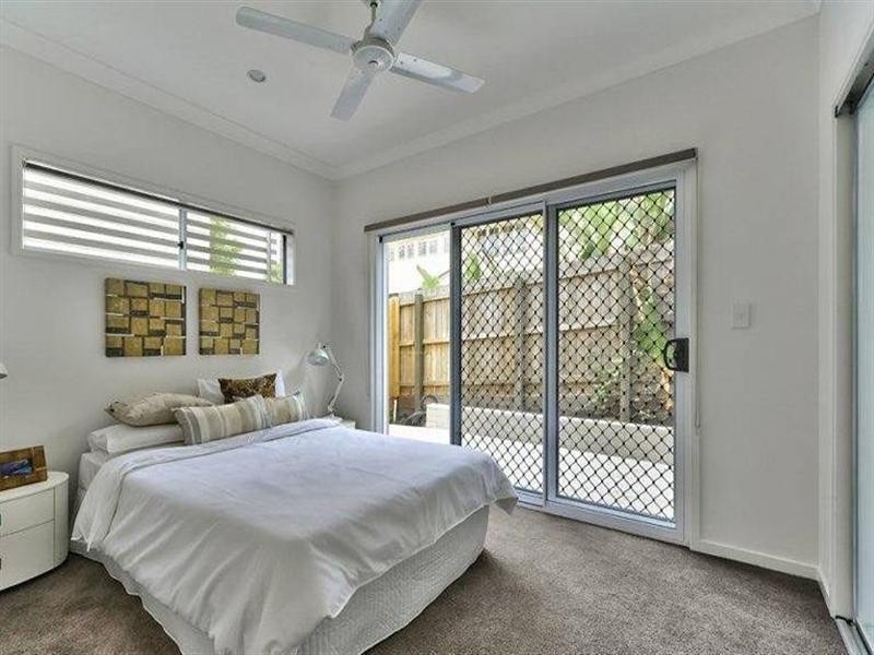 42 Dover Street, Hawthorne QLD 4171