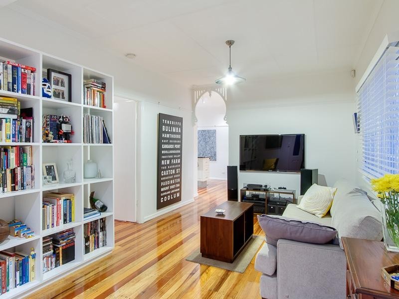 22 Longfellow Street, Norman Park QLD 4170