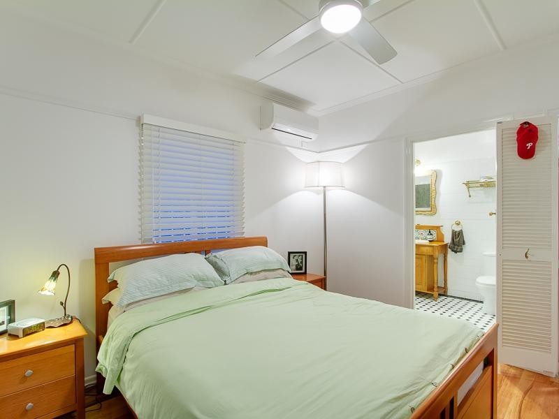 22 Longfellow Street, Norman Park QLD 4170