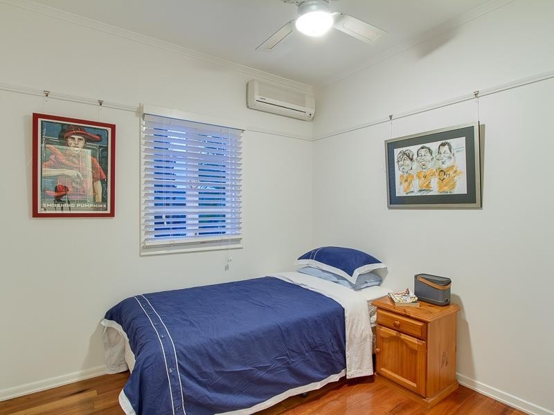 22 Longfellow Street, Norman Park QLD 4170