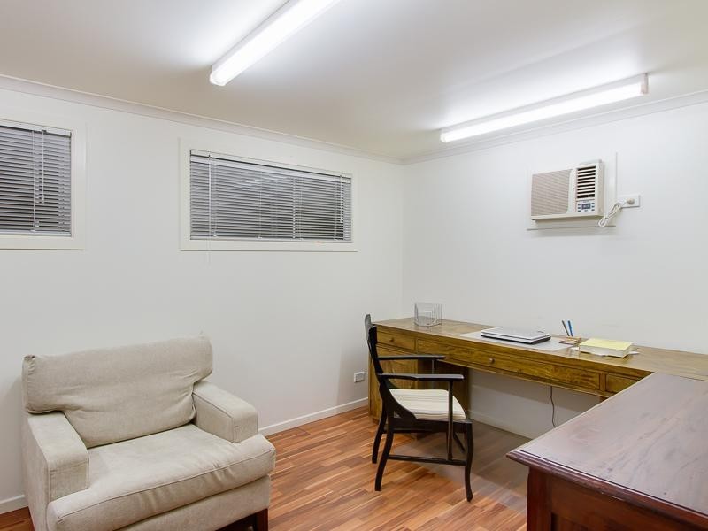 22 Longfellow Street, Norman Park QLD 4170