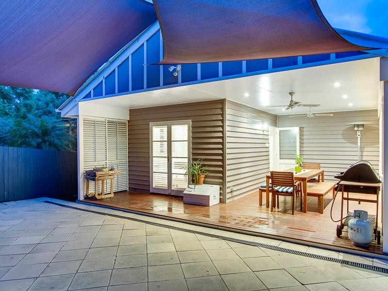 22 Longfellow Street, Norman Park QLD 4170