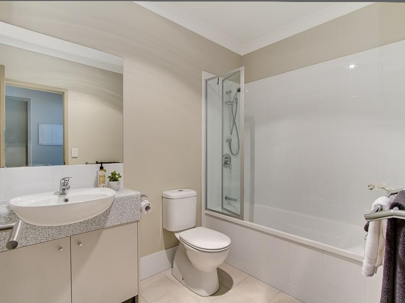 80-82 Lawson Street, Morningside QLD 4170