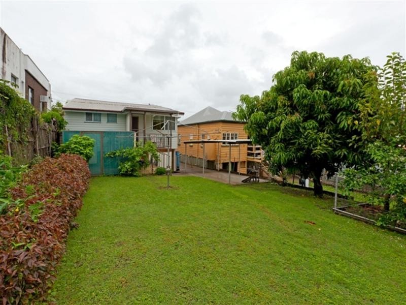 4 Abingdon Street, Woolloongabba QLD 4102