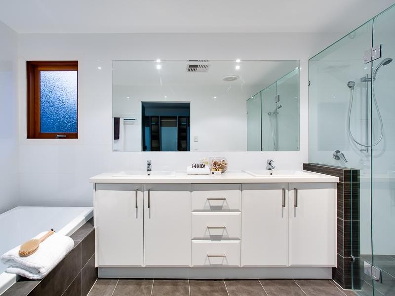 145 Oxlade Drive, New Farm QLD 4005