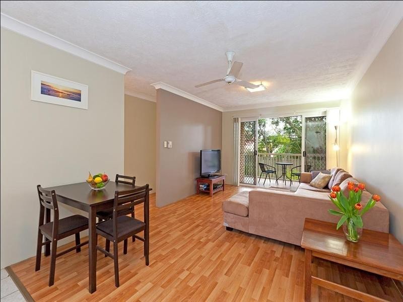 1/24 Baragoola Street, Coorparoo QLD 4151