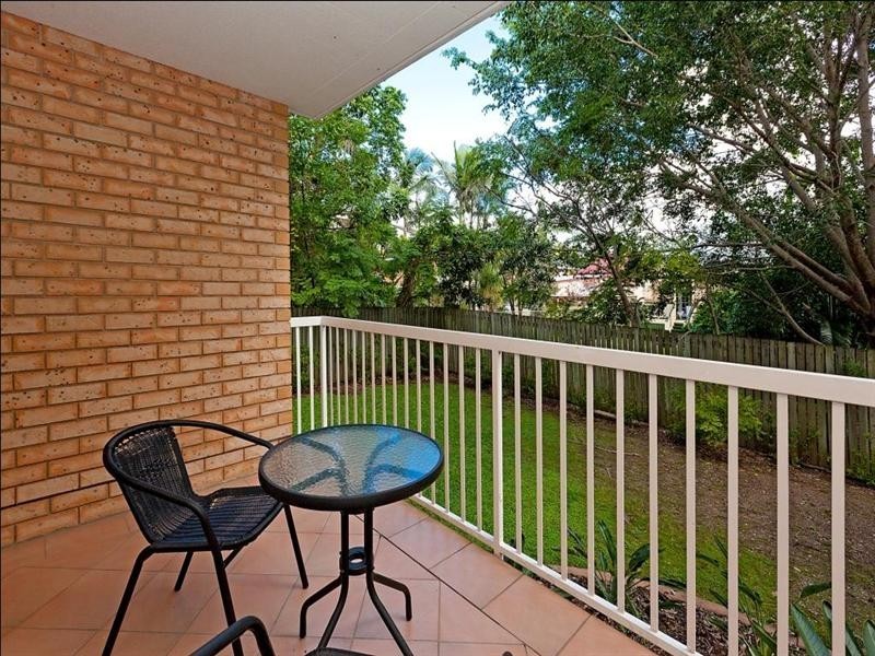 1/24 Baragoola Street, Coorparoo QLD 4151