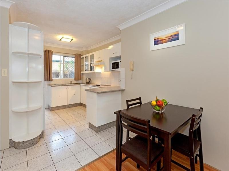 1/24 Baragoola Street, Coorparoo QLD 4151