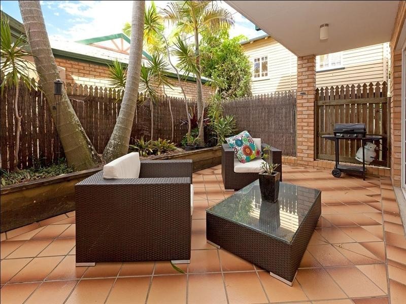 1/24 Baragoola Street, Coorparoo QLD 4151