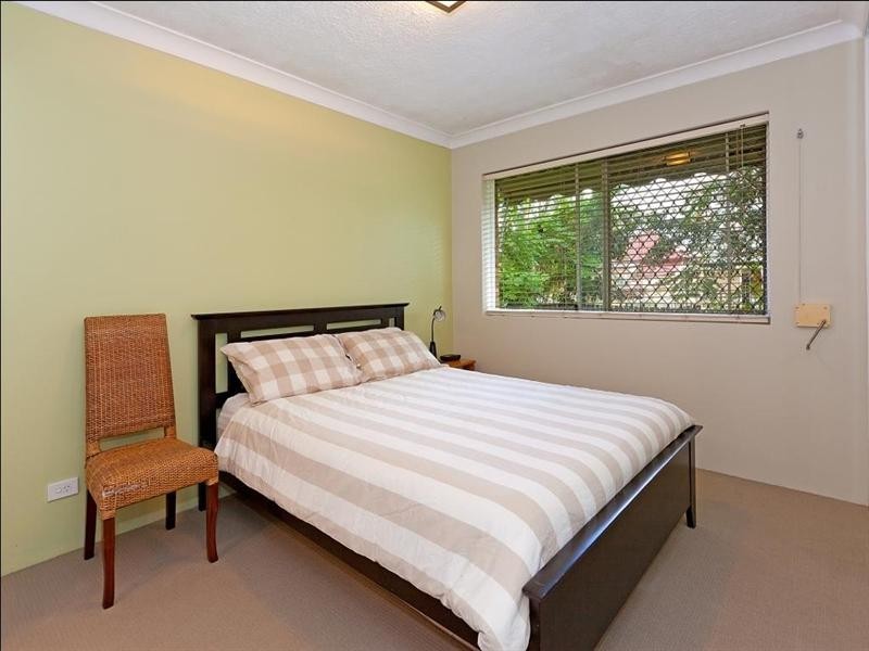 1/24 Baragoola Street, Coorparoo QLD 4151