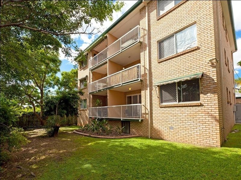 1/24 Baragoola Street, Coorparoo QLD 4151