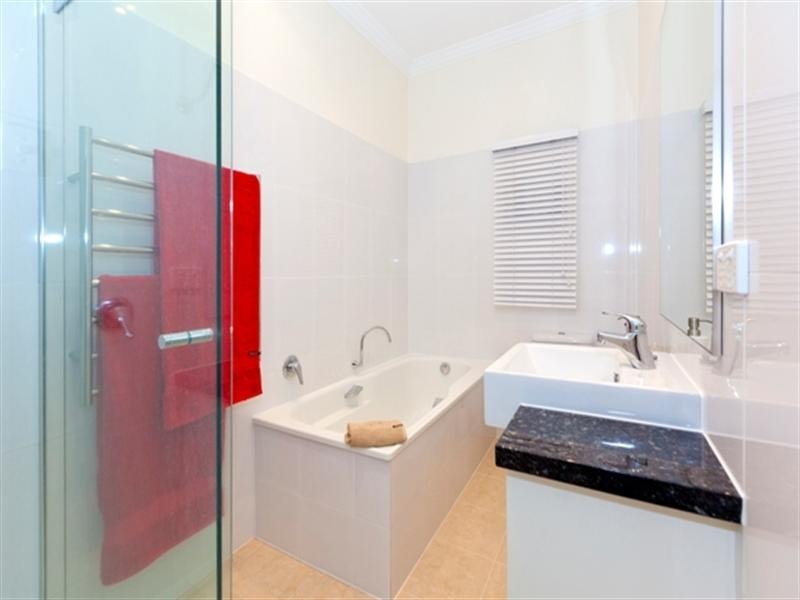 182 Brisbane Street, Bulimba QLD 4171