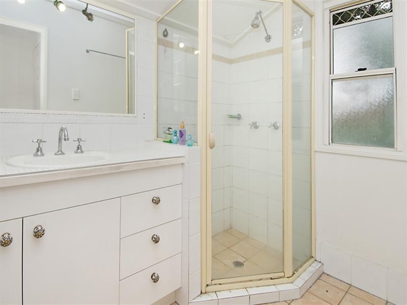 11 Moore Street, Morningside QLD 4170