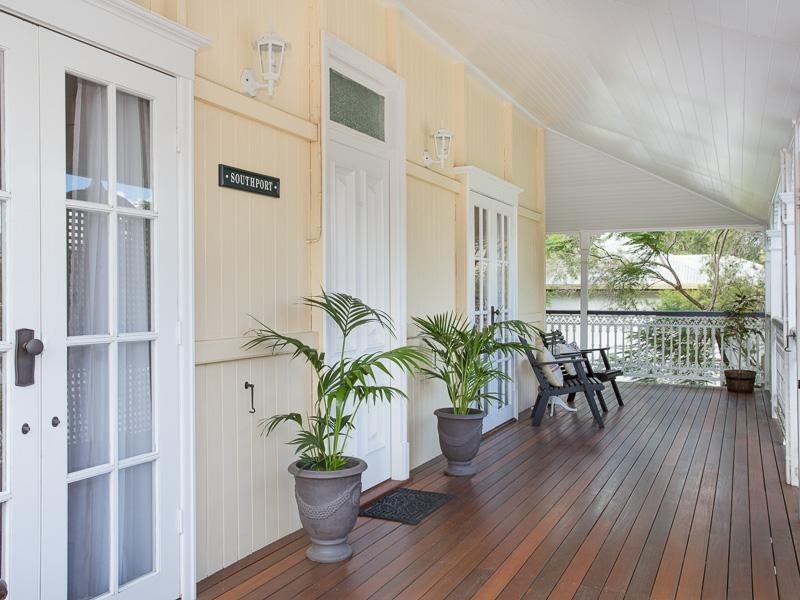 105 Barton Road, Hawthorne QLD 4171