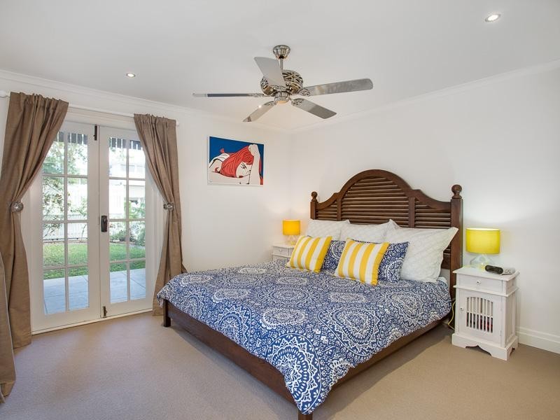 105 Barton Road, Hawthorne QLD 4171