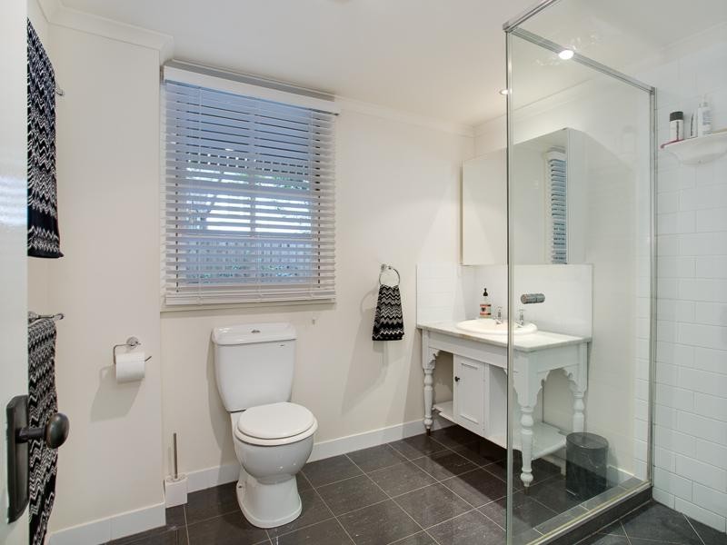 105 Barton Road, Hawthorne QLD 4171