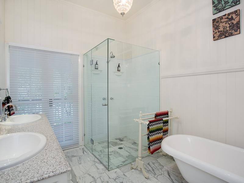 105 Barton Road, Hawthorne QLD 4171