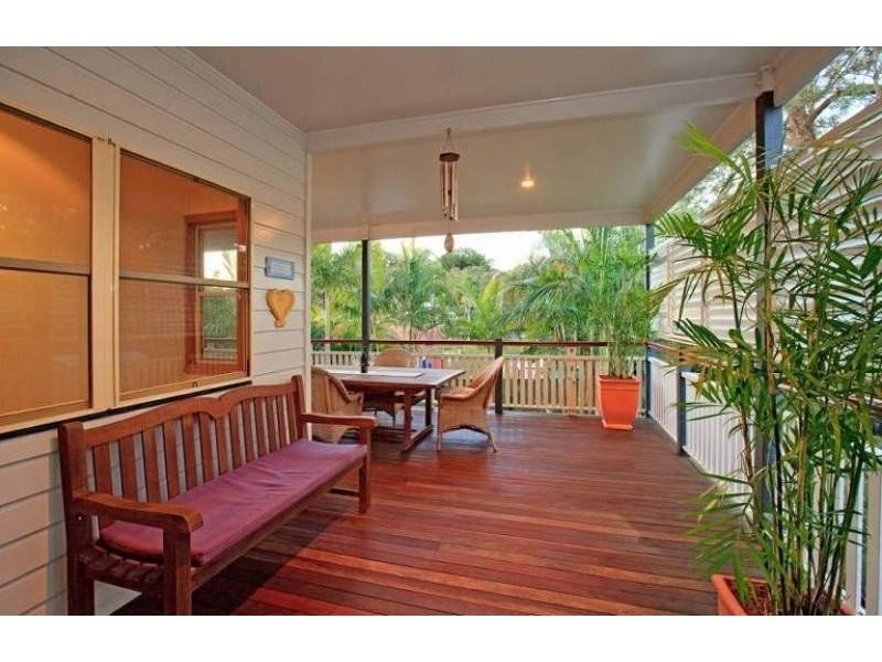 12 Thynne Avenue, Norman Park QLD 4170