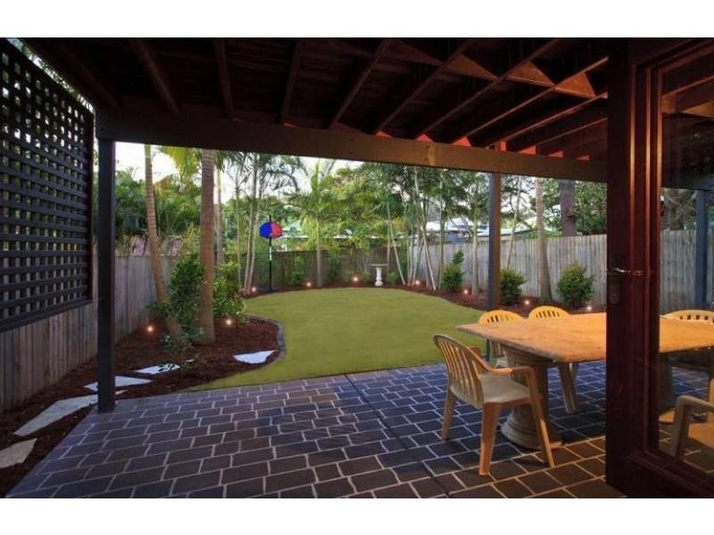 12 Thynne Avenue, Norman Park QLD 4170