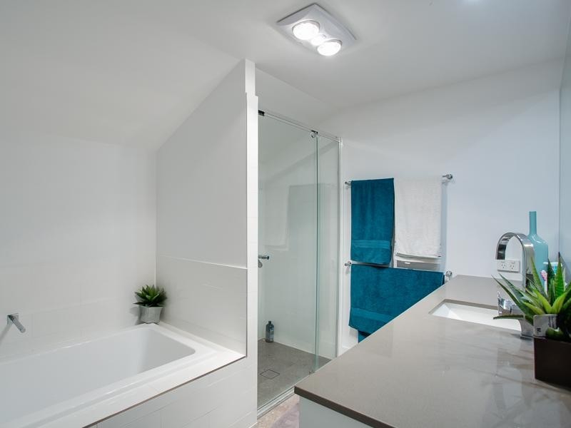 7 Merinda Street, Greenslopes QLD 4120