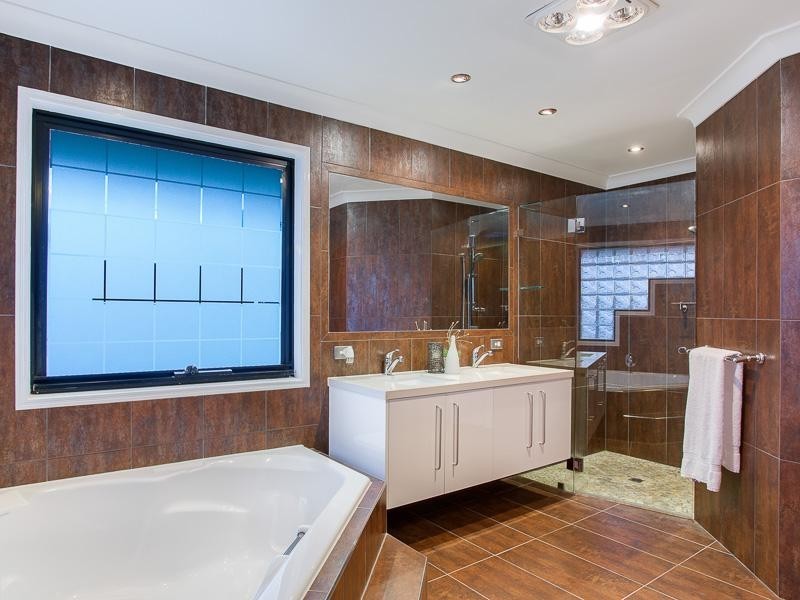 6 Downwind Court, Birkdale QLD 4159