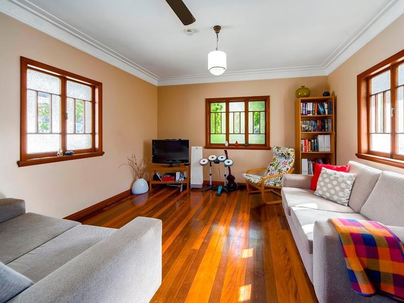 24 Burrai Street, Morningside QLD 4170