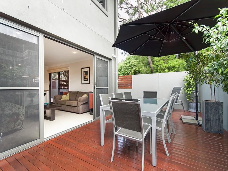 51 Frank Street, Norman Park QLD 4170