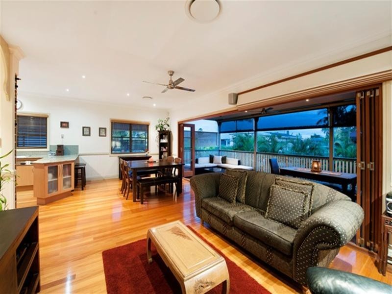 134 Barton Road, Hawthorne QLD 4171