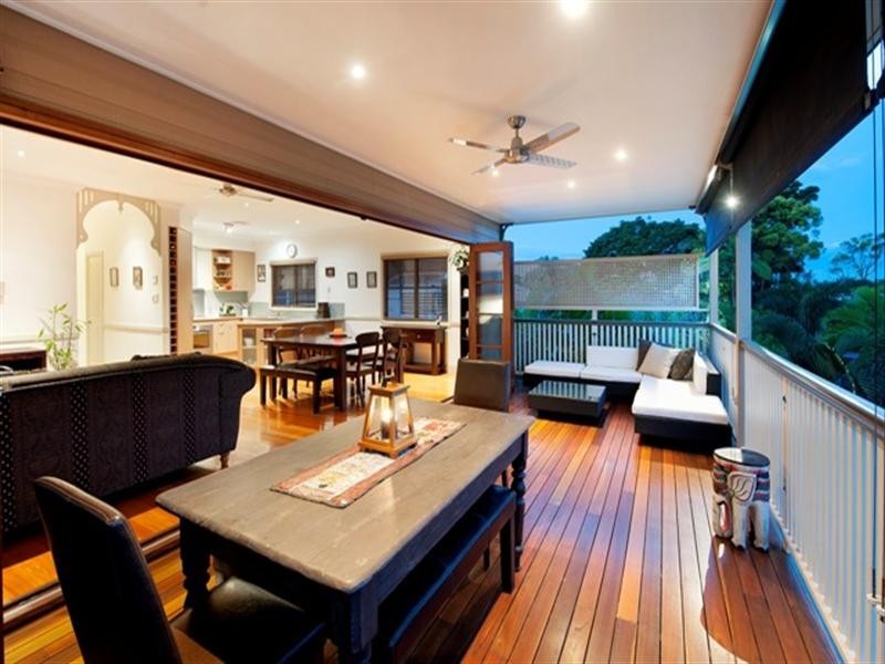 134 Barton Road, Hawthorne QLD 4171