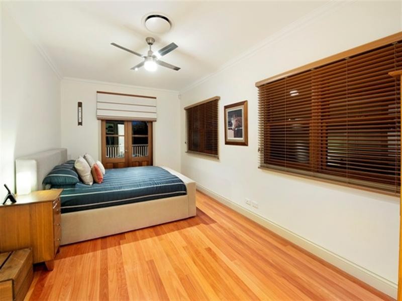 134 Barton Road, Hawthorne QLD 4171