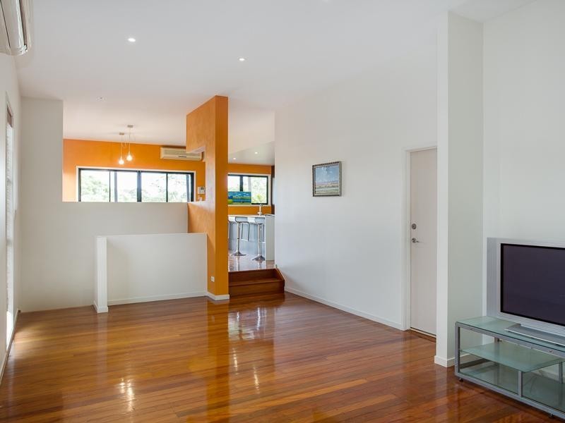 60 Bennetts Road, Camp Hill QLD 4152