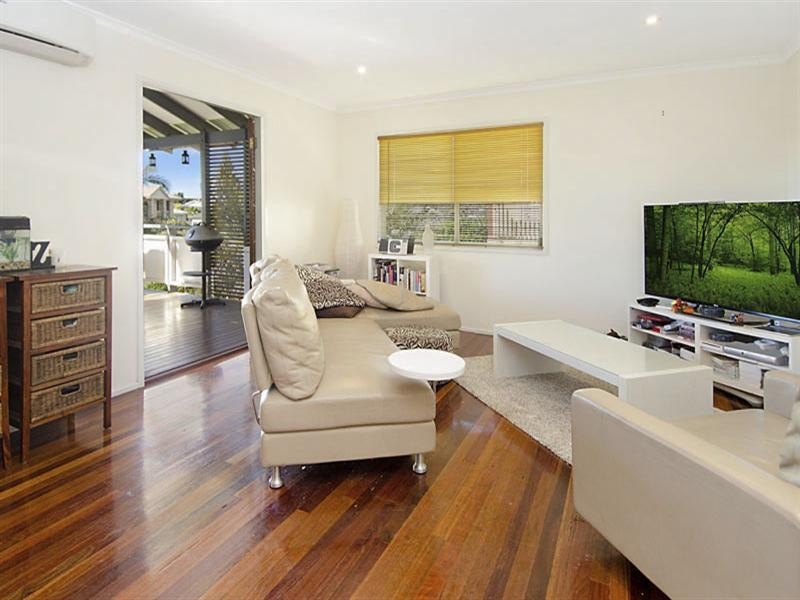 12 Bent Street, Cannon Hill QLD 4170