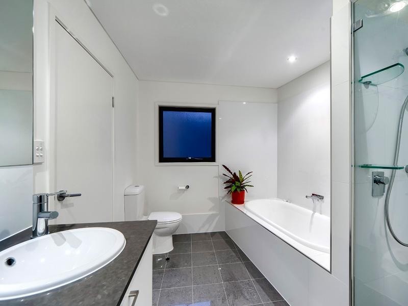 30 Quirinal Crescent, Seven Hills QLD 4170